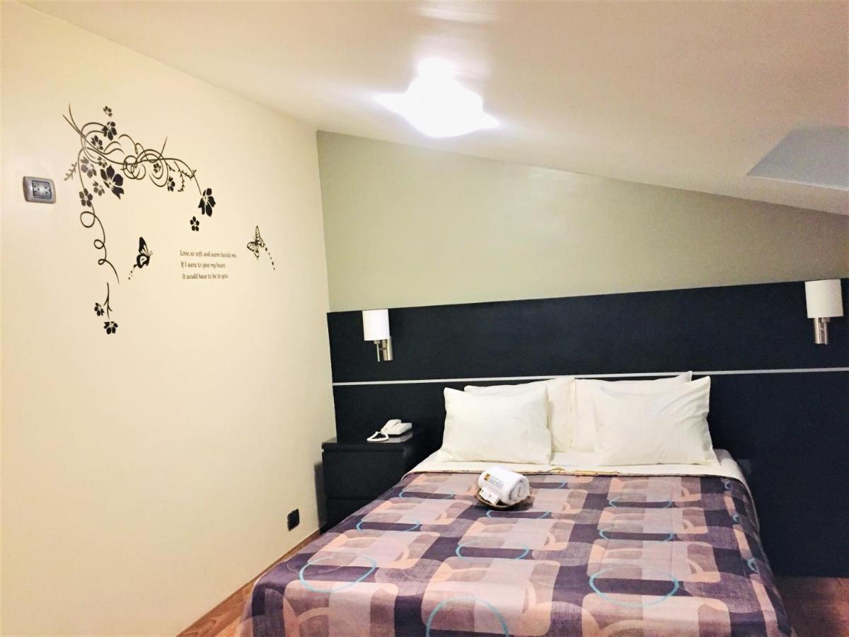 Hostal Carlos Tenaud リマ エクステリア 写真