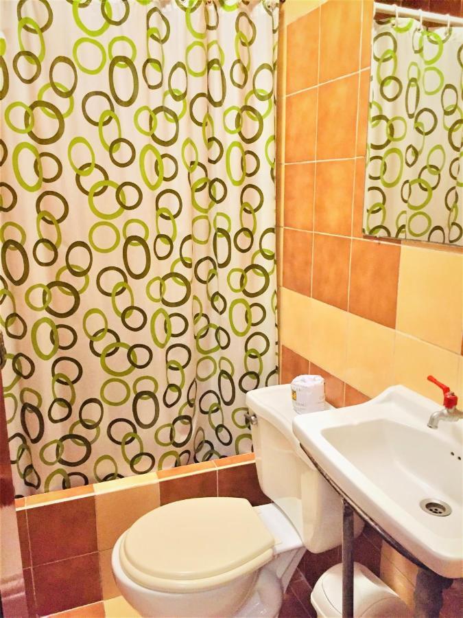 Hostal Carlos Tenaud リマ エクステリア 写真