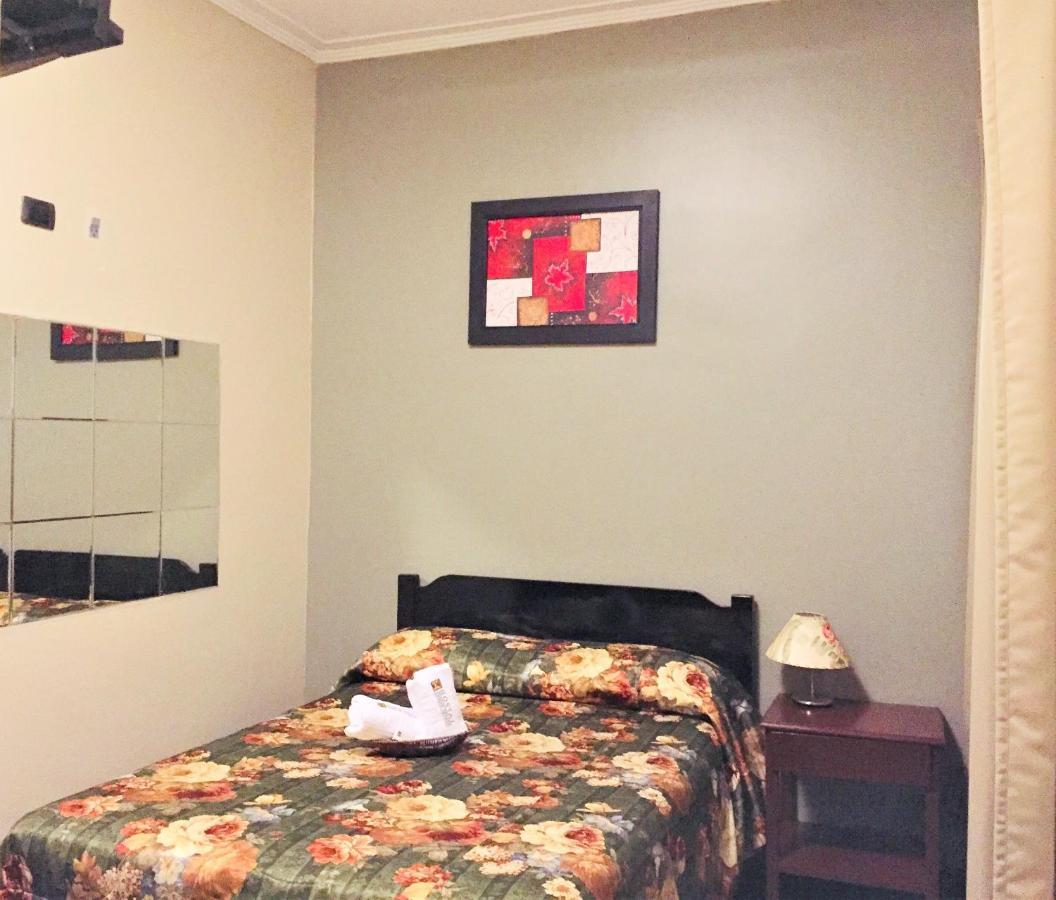 Hostal Carlos Tenaud リマ エクステリア 写真