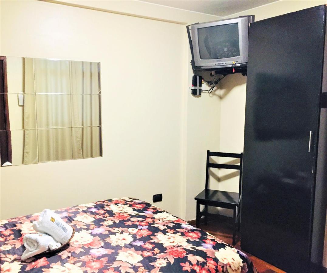 Hostal Carlos Tenaud リマ エクステリア 写真
