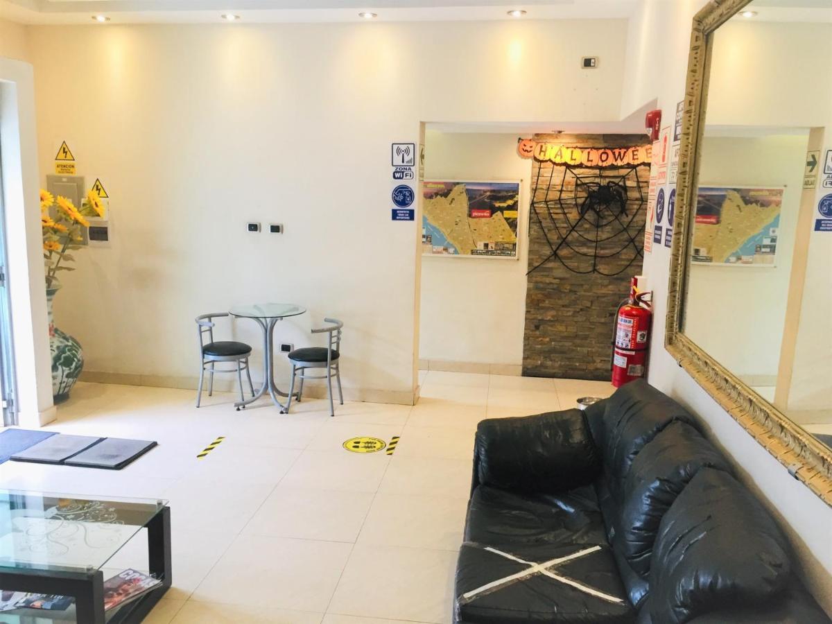 Hostal Carlos Tenaud リマ エクステリア 写真