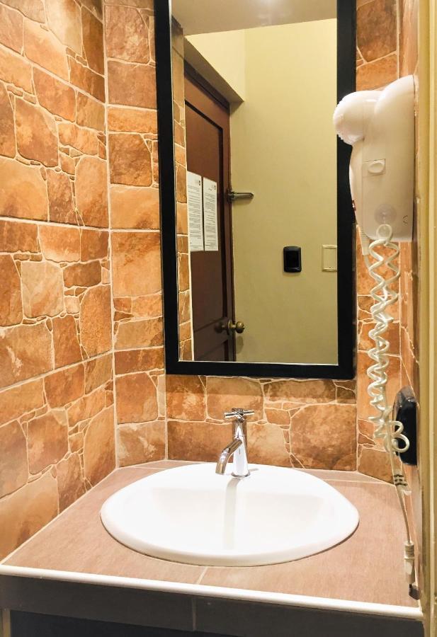 Hostal Carlos Tenaud リマ エクステリア 写真