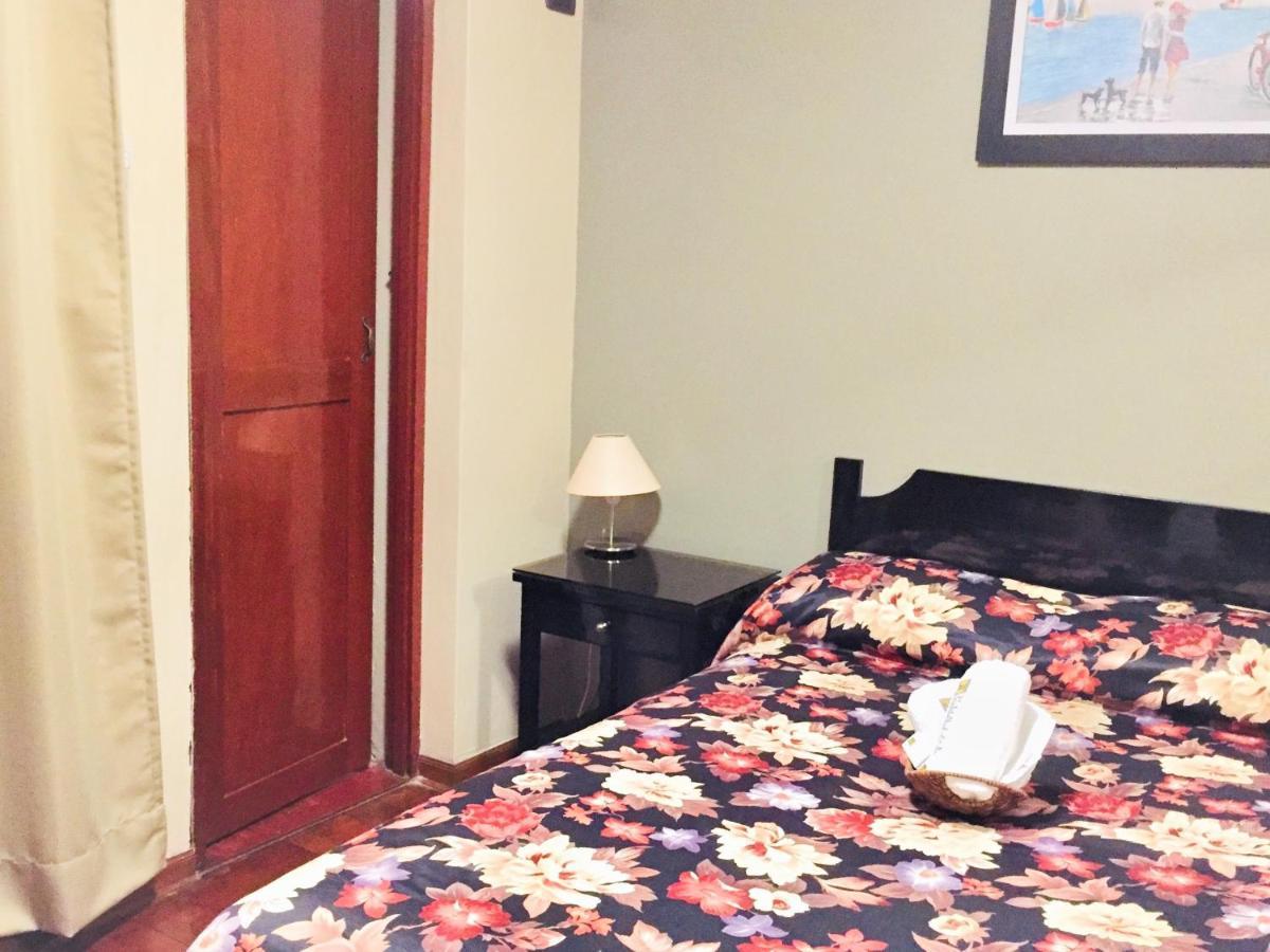 Hostal Carlos Tenaud リマ エクステリア 写真