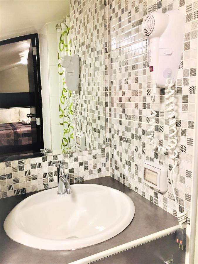 Hostal Carlos Tenaud リマ エクステリア 写真