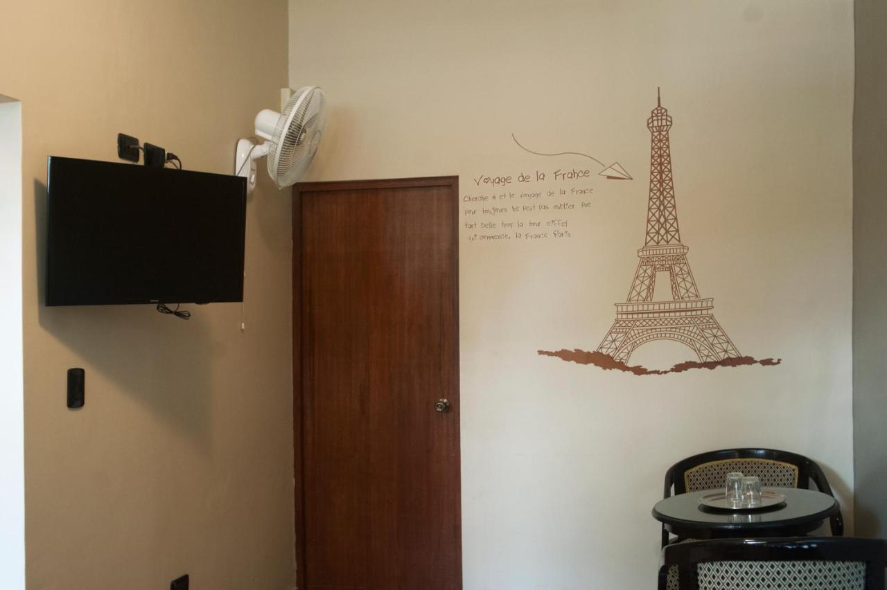 Hostal Carlos Tenaud リマ エクステリア 写真